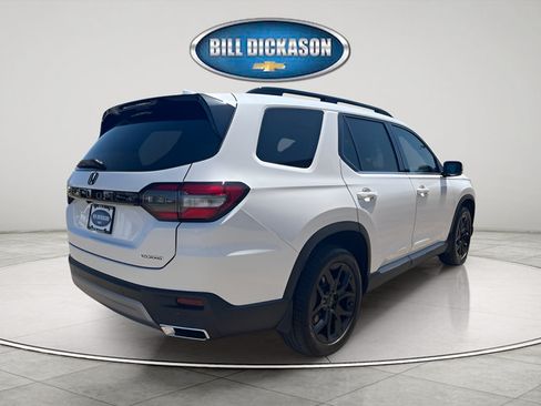 Used 2025 Honda Pilot Touring image 11