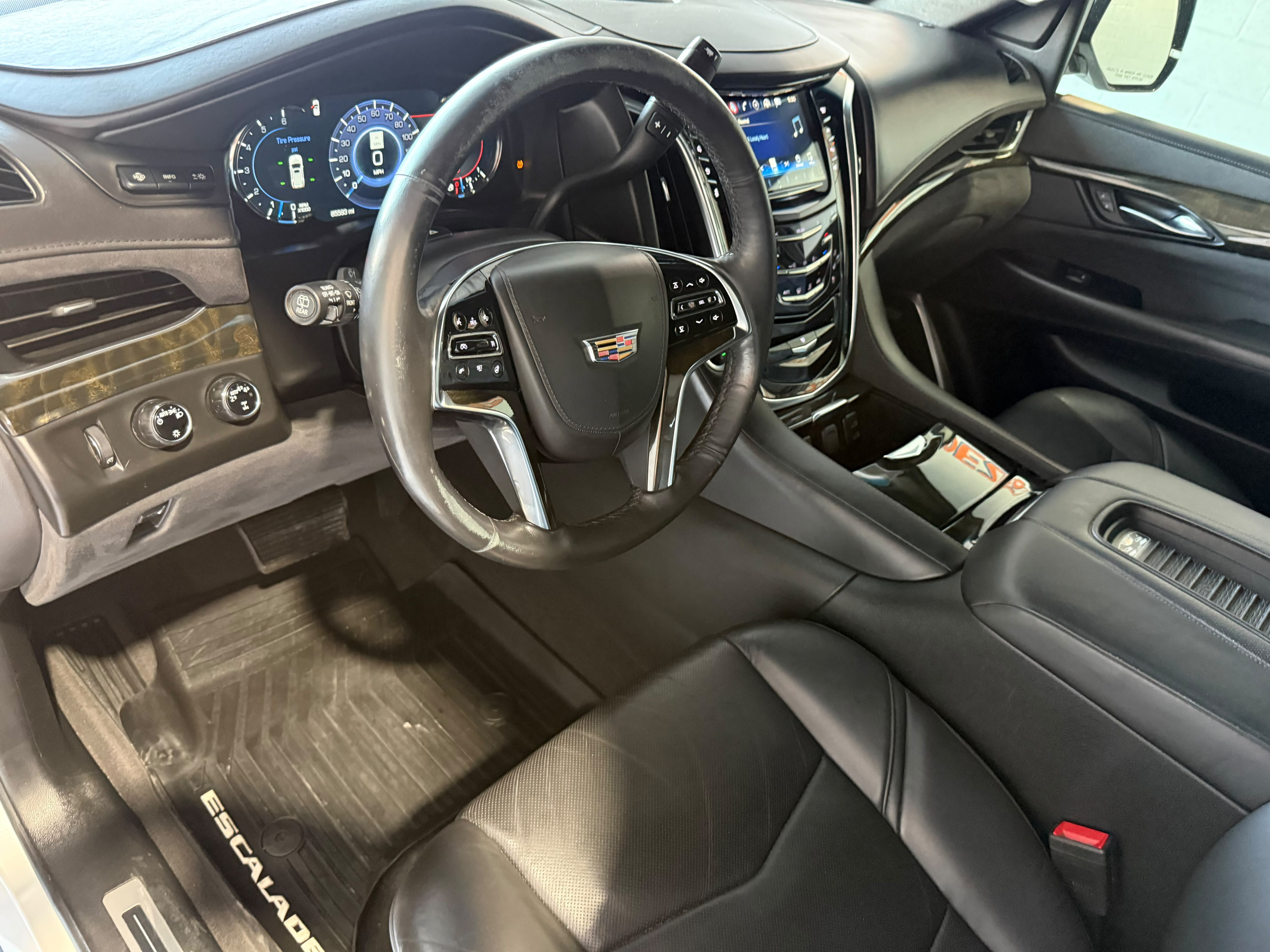 Used 2020 Cadillac Escalade Platinum AWD/4WD image 13