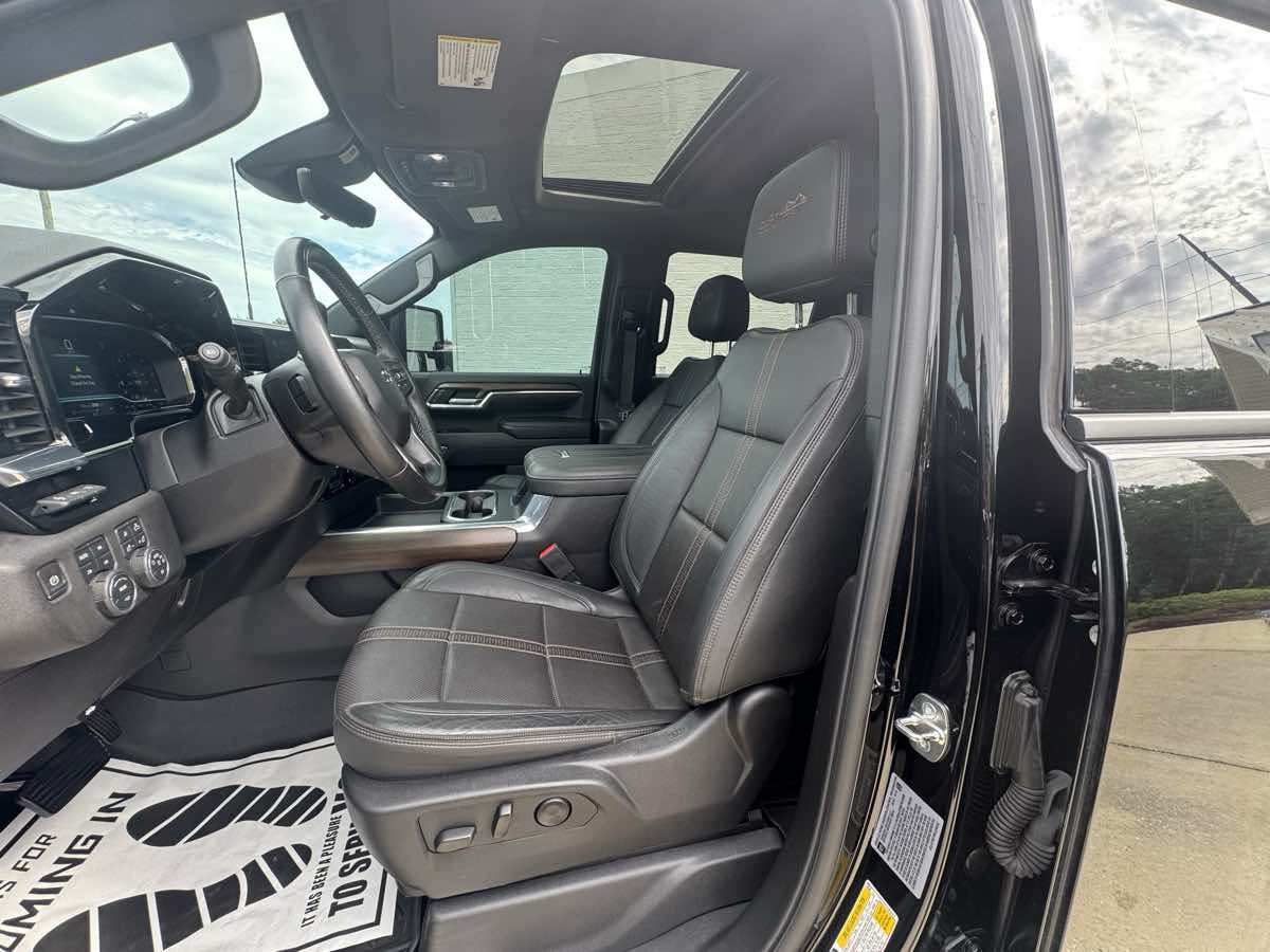 Used 2024 Chevrolet Silverado 2500 High Country w/ Midnight Edition AWD/4WD image 7