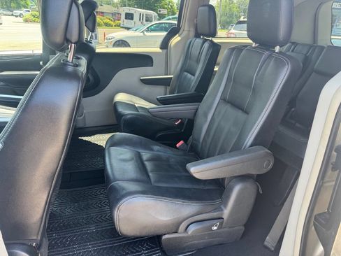 Used 2014 Chrysler Town & Country Touring FWD image 26