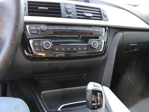 Used 2018 BMW 320i xDrive Sedan image 21