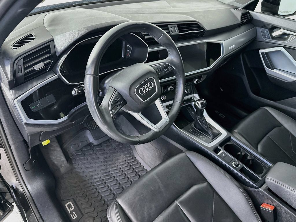 Used 2022 Audi Q3 2.0T Premium w/ Convenience Package AWD/4WD image 31