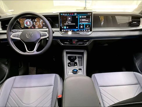 New 2026 Volkswagen Tiguan SE image 7