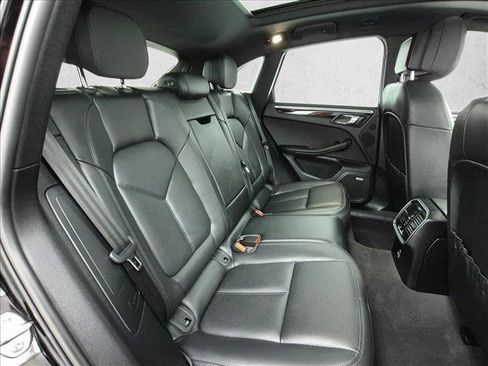Certified 2022 Porsche Macan AWD/4WD image 24