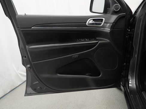 Used 2018 Jeep Grand Cherokee Limited AWD/4WD image 26