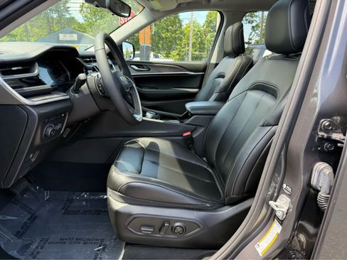 Used 2023 Jeep Grand Cherokee 4WD 4xe image 12