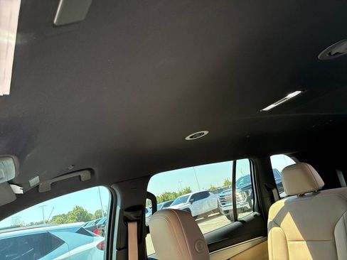 Used 2025 Buick Enclave Preferred w/ Power Package FWD image 3