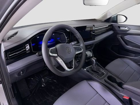 New 2026 Volkswagen Jetta SE image 9