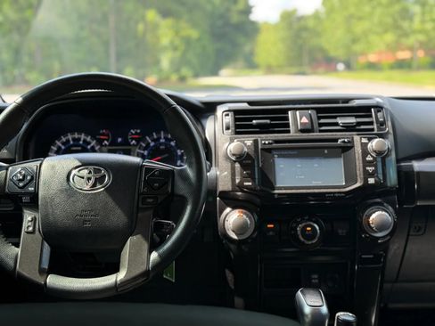 Used 2018 Toyota 4Runner TRD Off-Road AWD/4WD image 22