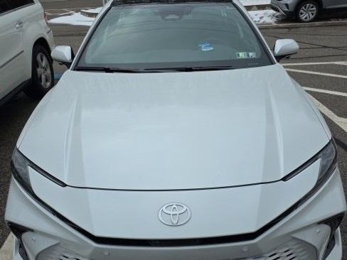 Used 2025 Toyota Camry image 2