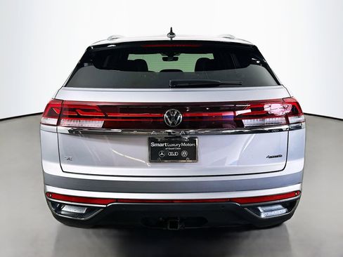 Used 2024 Volkswagen Atlas Cross Sport SE AWD/4WD image 6
