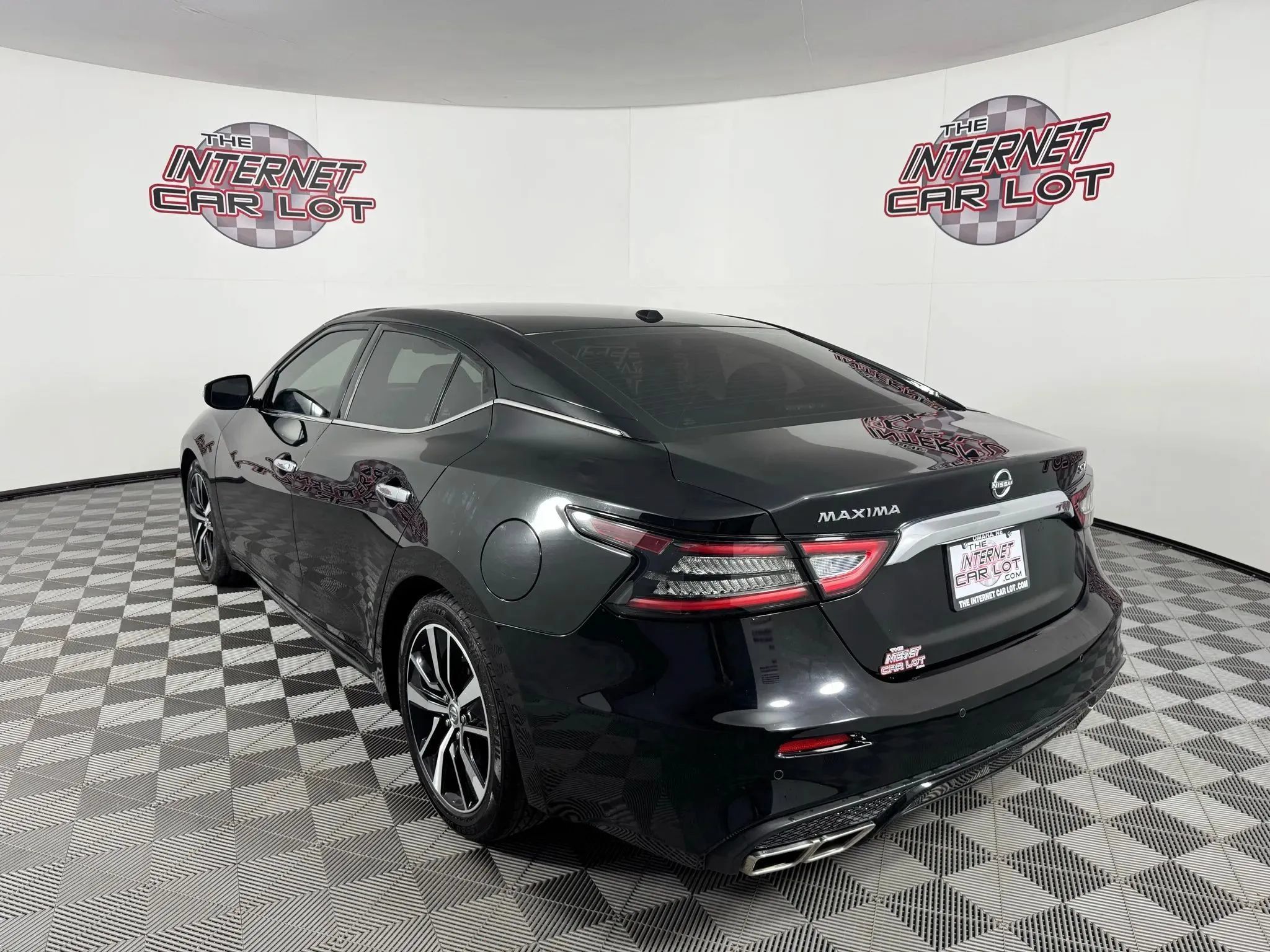 Used 2023 Nissan Maxima SV w/ Floor Mat Group FWD image 5