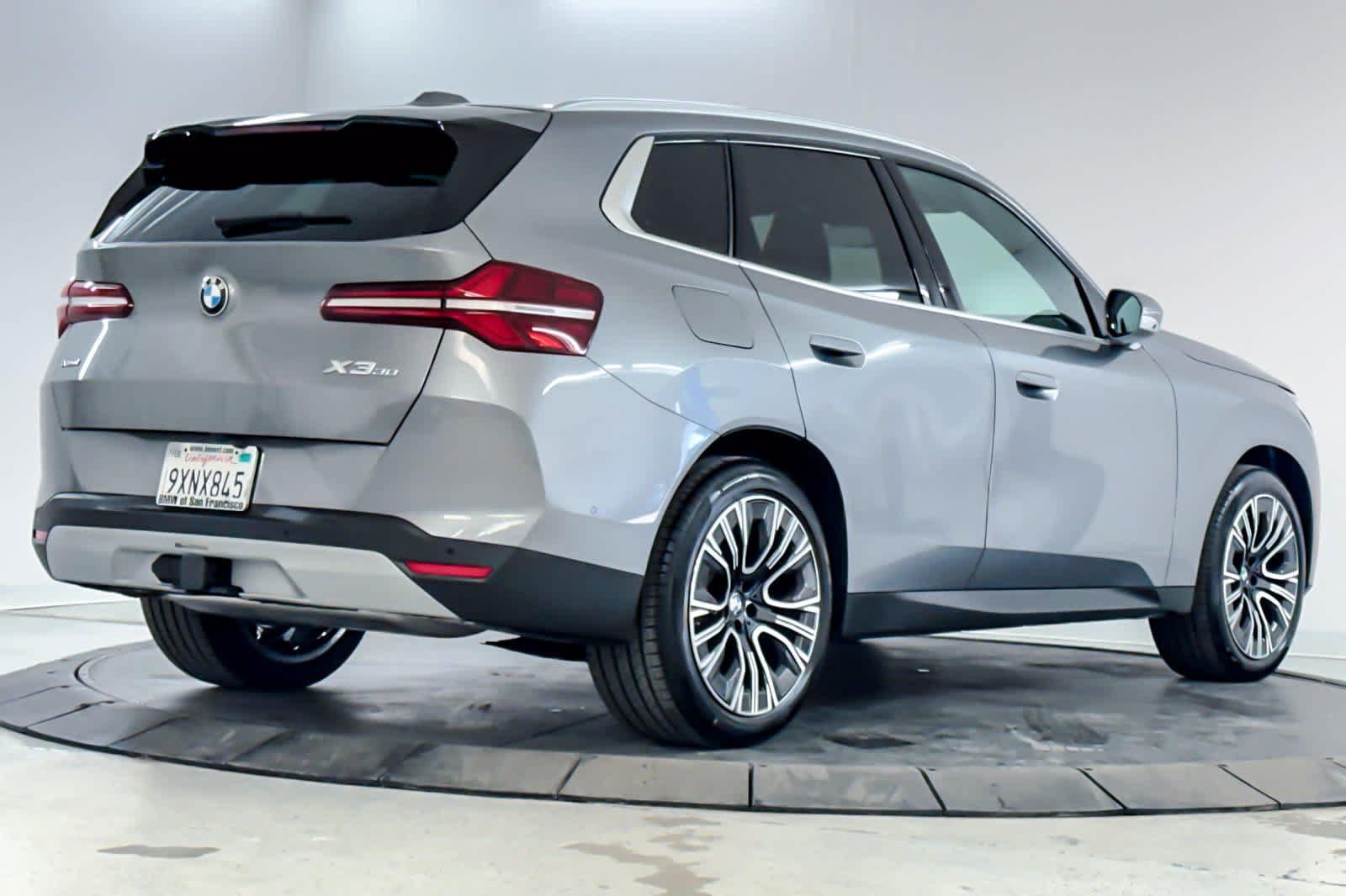 Used 2026 BMW X3 xDrive30i w/ Premium Package AWD/4WD image 2