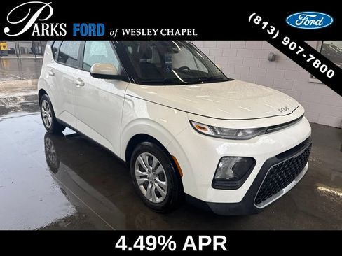 Used 2022 Kia Soul LX FWD image 3