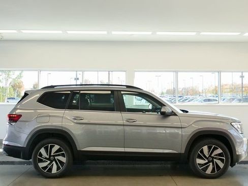New 2026 Volkswagen Atlas SE image 7