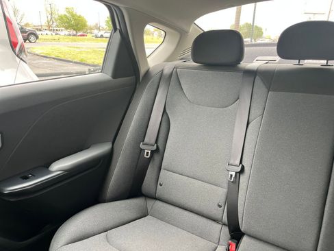 Used 2025 Kia K4 LXS image 38