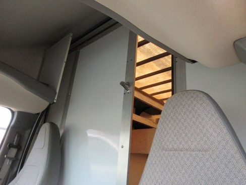 Used 2017 Chevrolet Express 3500 RWD image 30