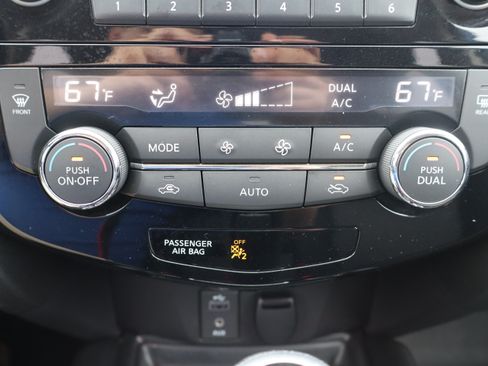 Used 2017 Nissan Rogue SV AWD/4WD image 20