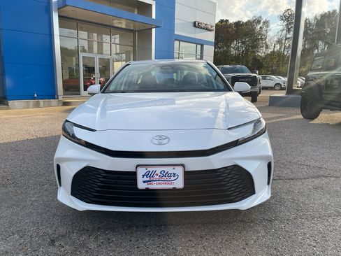 Used 2025 Toyota Camry LE image 2