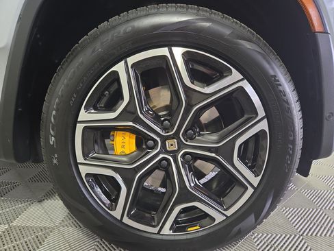 Used 2024 Rivian R1S Adventure AWD/4WD image 11