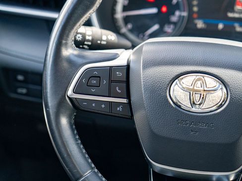 Used 2021 Toyota Highlander XLE AWD/4WD image 28