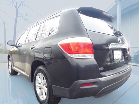 Used 2011 Toyota Highlander 4WD w/ Tech Pkg image 8