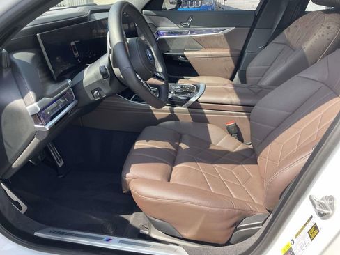 Used 2024 BMW i7 eDrive50 w/ M Sport Package image 21