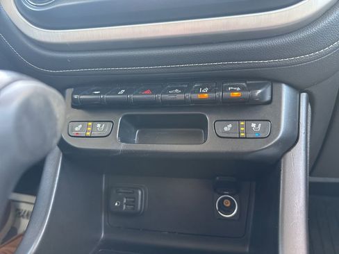 Used 2021 GMC Canyon Denali image 17