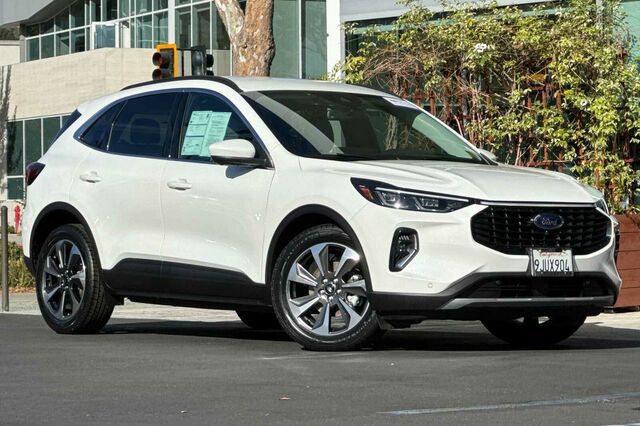 Certified 2023 Ford Escape Platinum FWD image 2