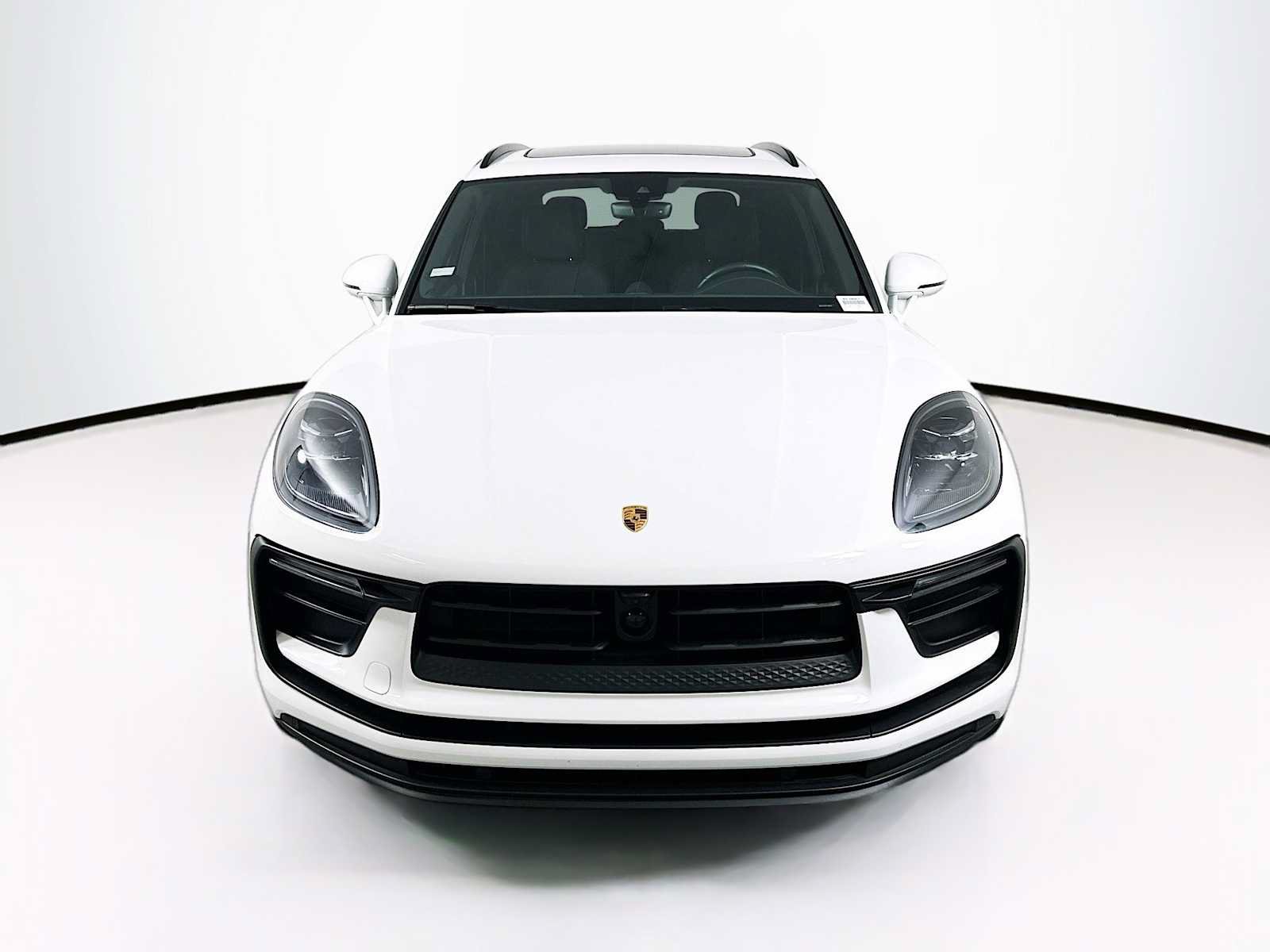 Certified 2026 Porsche Macan AWD/4WD image 6