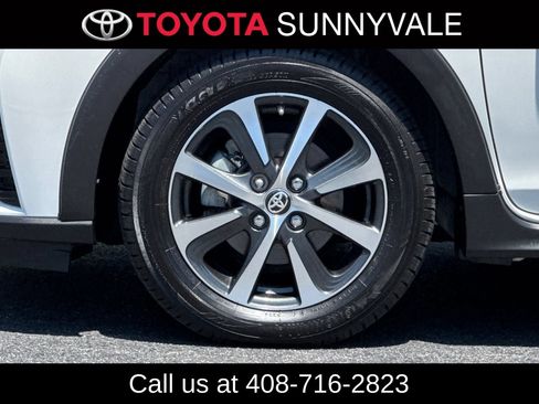 Used 2018 Toyota Prius C One w/ Carpet Mat Package FWD image 12