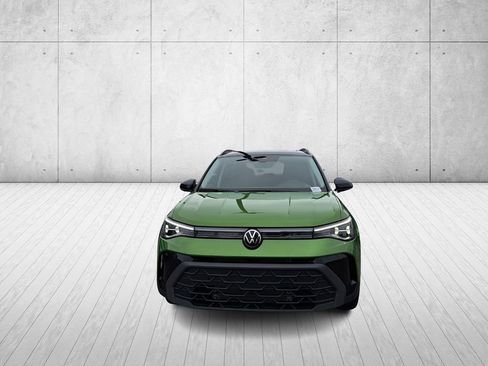 New 2026 Volkswagen Taos SE image 2