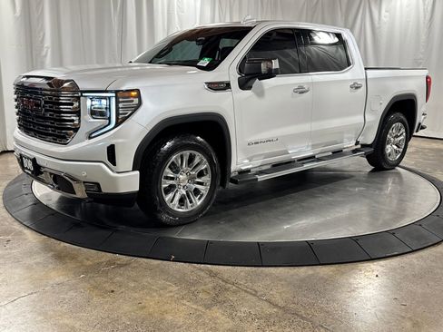 Used 2023 GMC Sierra 1500 Denali w/ Technology Package AWD/4WD image 1
