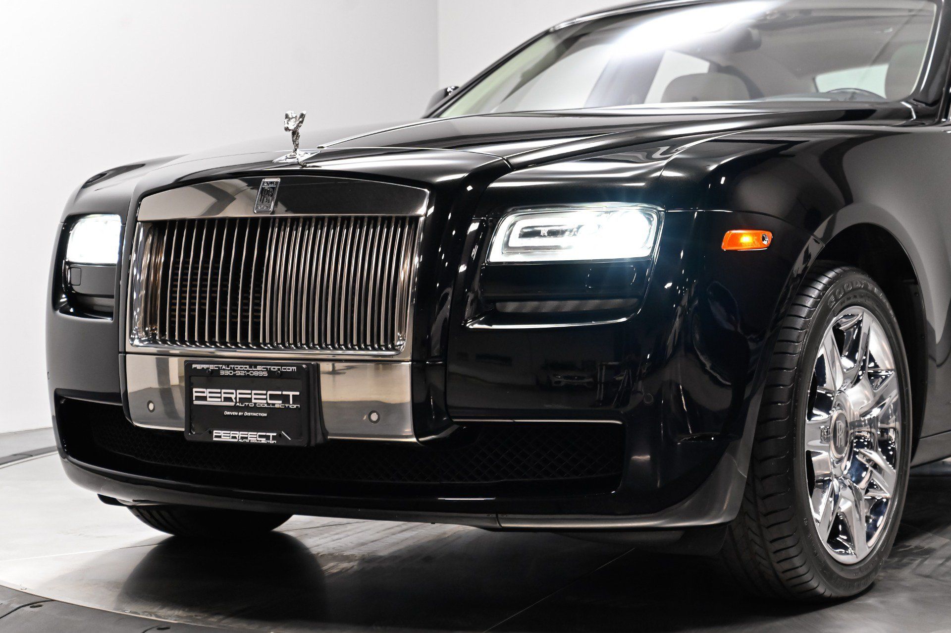 Used 2012 Rolls-Royce Ghost RWD image 57