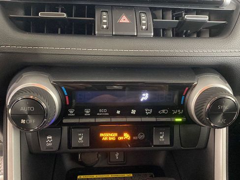 Used 2021 Toyota RAV4 XLE Premium AWD/4WD image 16