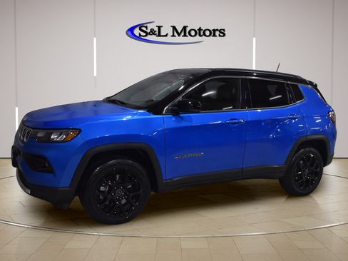 Used 2025 Jeep Compass Limited AWD/4WD image 3