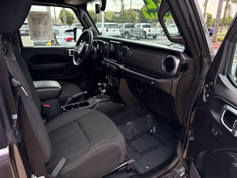 Used 2022 Jeep Wrangler Sport AWD/4WD image 11