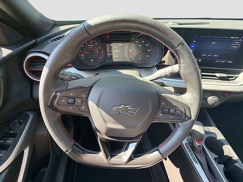 Used 2024 Chevrolet Trax RS FWD image 9