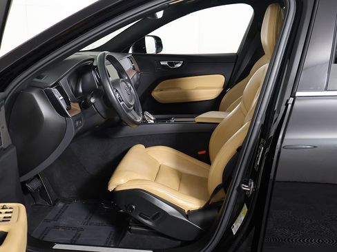 Used 2022 Volvo XC60 B6 Inscription w/ Climate Package image 28