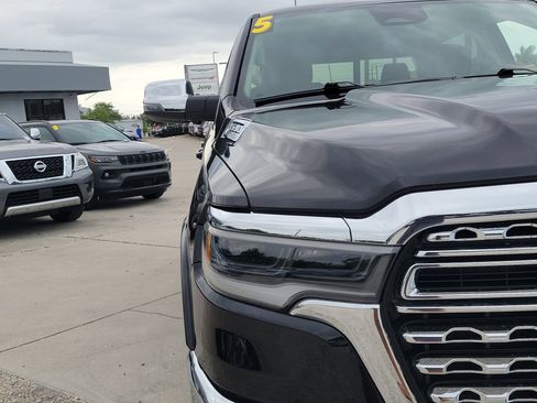 Used 2025 RAM 1500 Limited AWD/4WD image 7