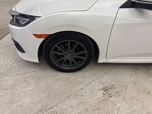 Used 2018 Honda Civic Touring image 18