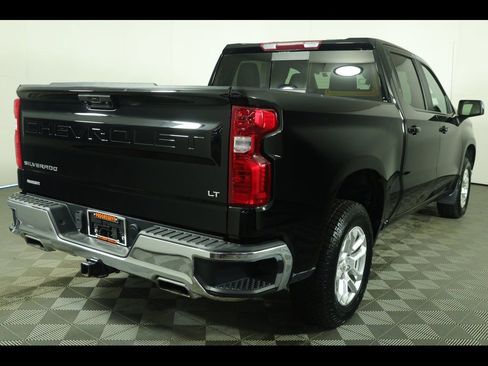 Used 2022 Chevrolet Silverado 1500 LT w/ Z71 Off-Road Package image 2