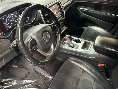 Used 2018 Jeep Grand Cherokee Altitude image 10