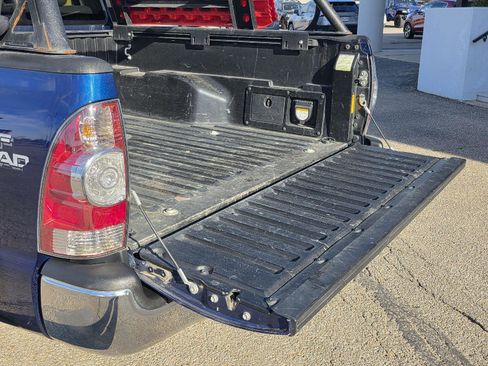 Used 2015 Toyota Tacoma PreRunner w/ TRD Off-Road Package image 29