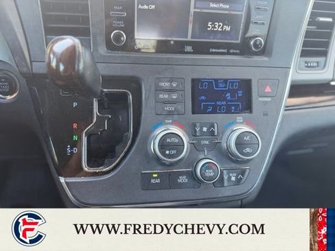 Used 2019 Toyota Sienna Limited Premium w/ Carpet Mat Package FWD image 12