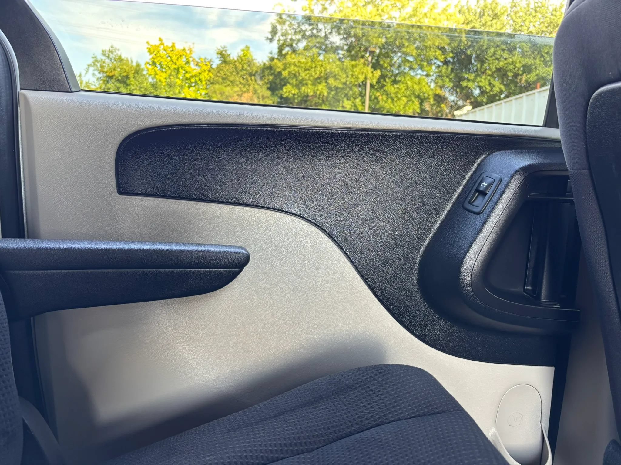 Used 2019 Dodge Grand Caravan SE w/ UConnect Hands-Free Group FWD image 49