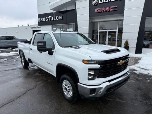 Used 2025 Chevrolet Silverado 2500 W/T image 2
