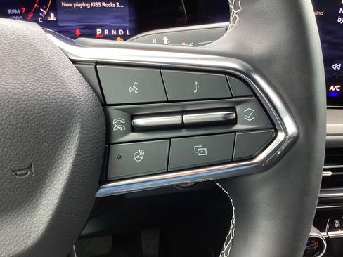 Used 2025 Chevrolet Traverse LT FWD image 20