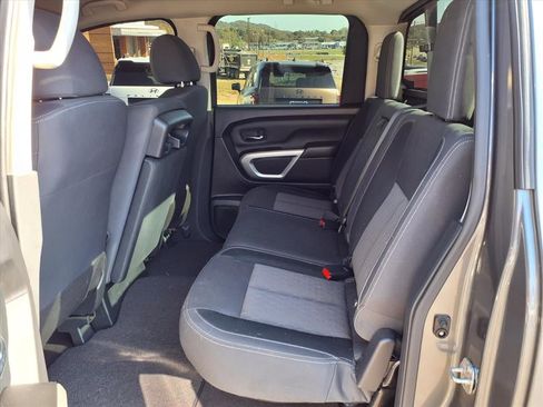 Used 2023 Nissan Titan SV image 11