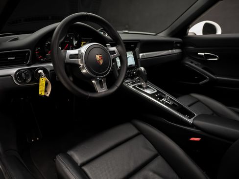 Used 2013 Porsche 911 Carrera RWD image 2